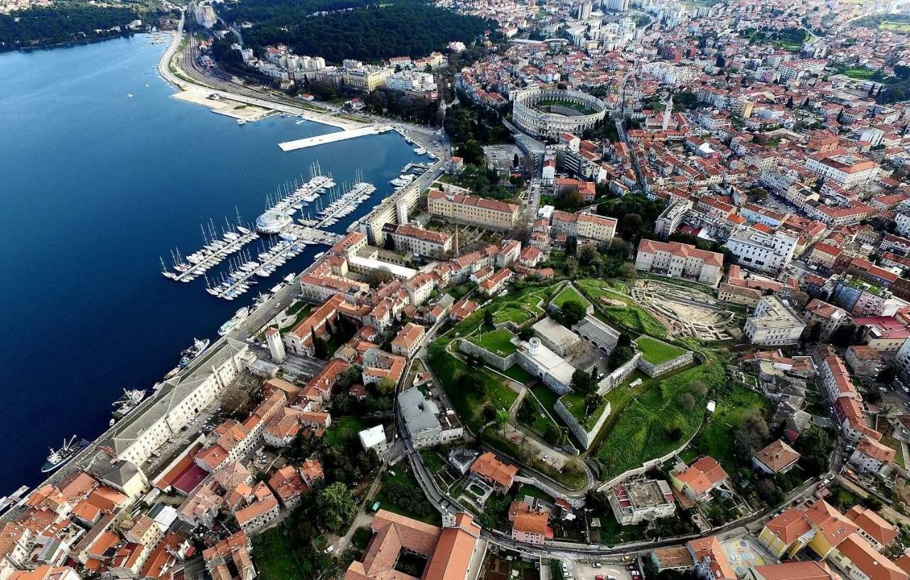 Carducci Apartment - Center Pula Exterior foto
